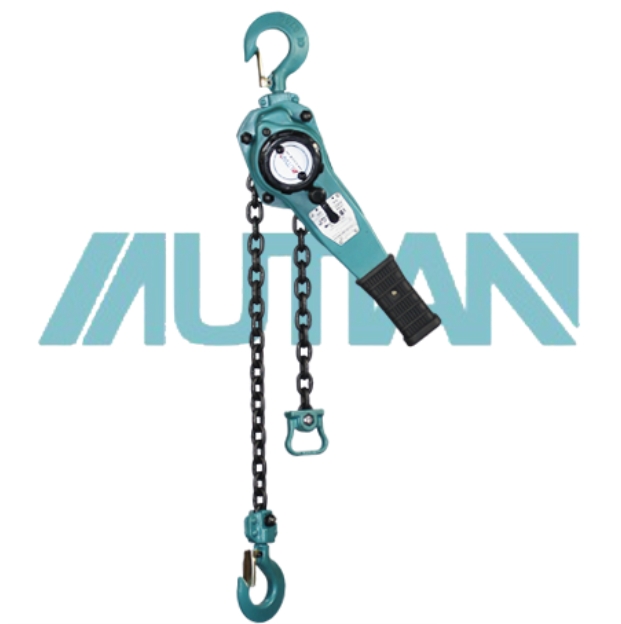 Hand cranked hoist solves the problem of lifting heavy objects in narrow spaces