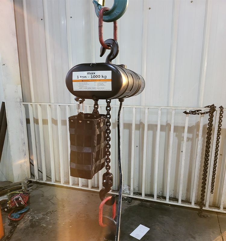Stage electric hoist